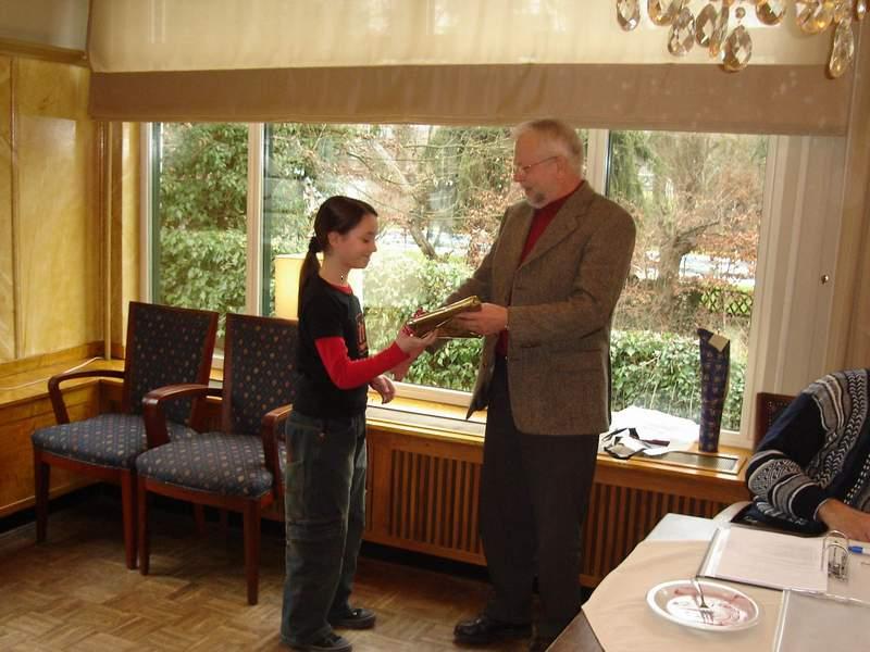 John huldigd Stefanie met haar 12.5 jarig jubileum in Jan 2006